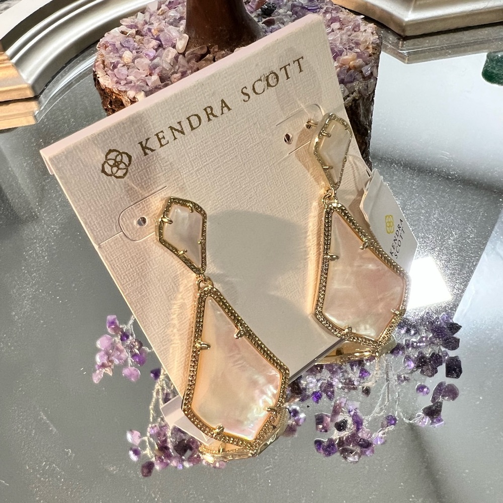 NWT Kendra Scott RARE & Retired Alexa Earrings Ivory Pearl & Yellow Gold GORG! - Picture 5 of 9